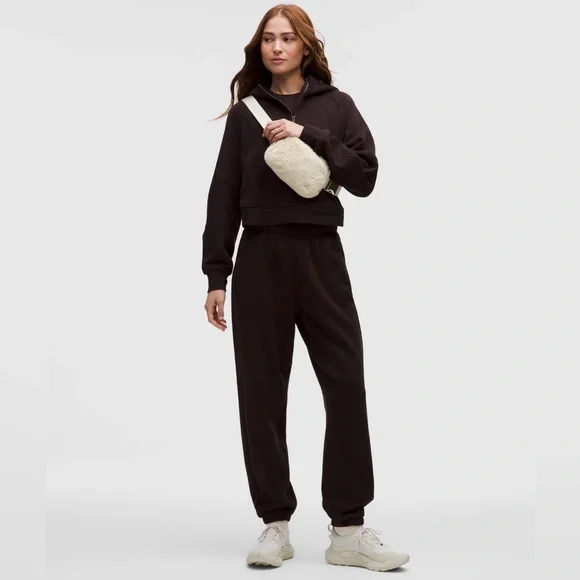 🆕 LULULEMON Everywhere Belt Bag Plush Fleece *Rhinestone Logo! NEW Ivory/Gold - Picture 3 of 17